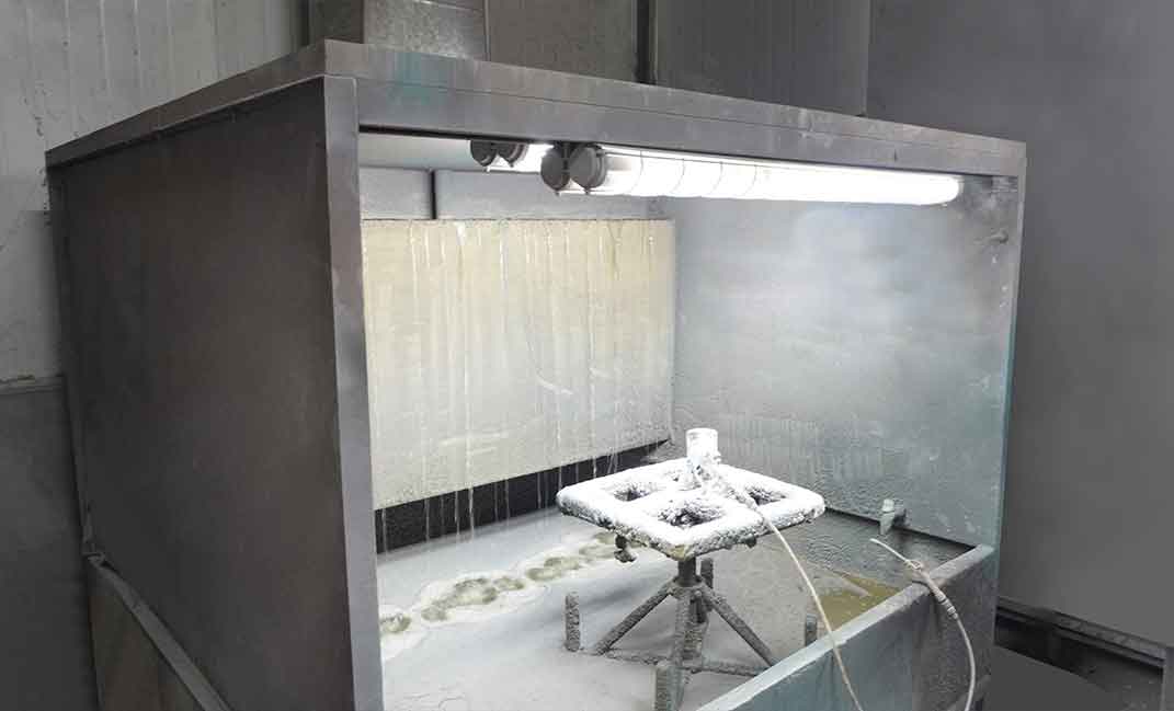 Rayson high-power fiber laser cutting machine for precision automated metal sheet fabrication.