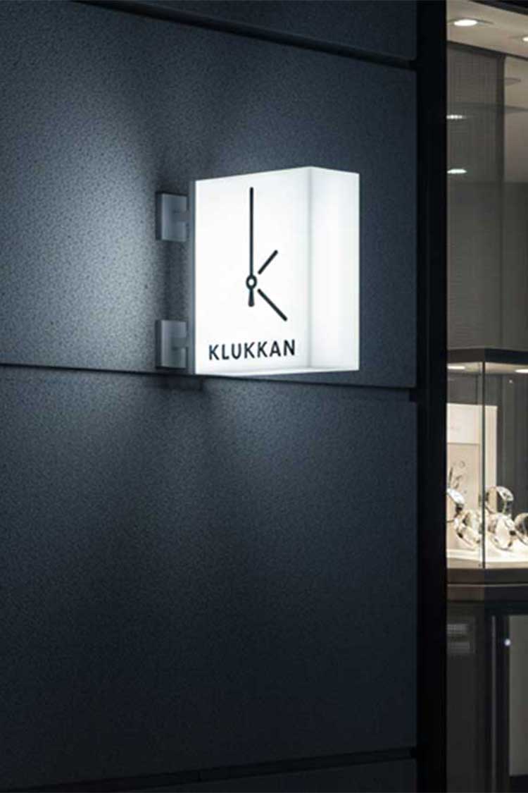 Custom outdoor projecting light box sign, featuring a minimalist and modern commercial design.