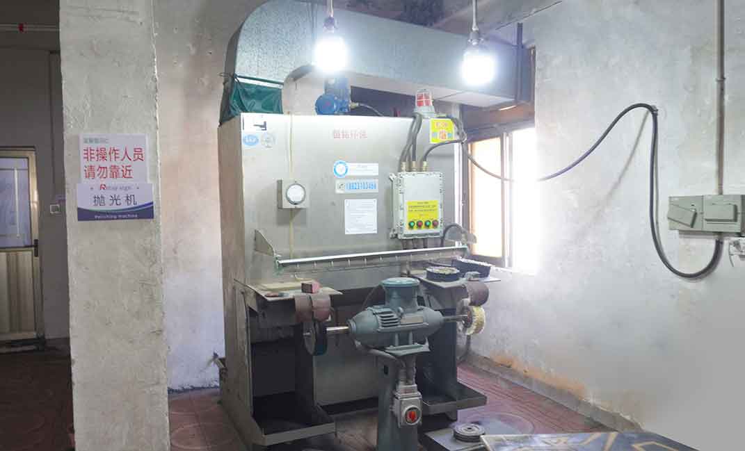 Capabilities 12 Industrial-grade metal polishing machine with an environmental filtration system, used for high-precision surface buffing and polishing of premium signage.